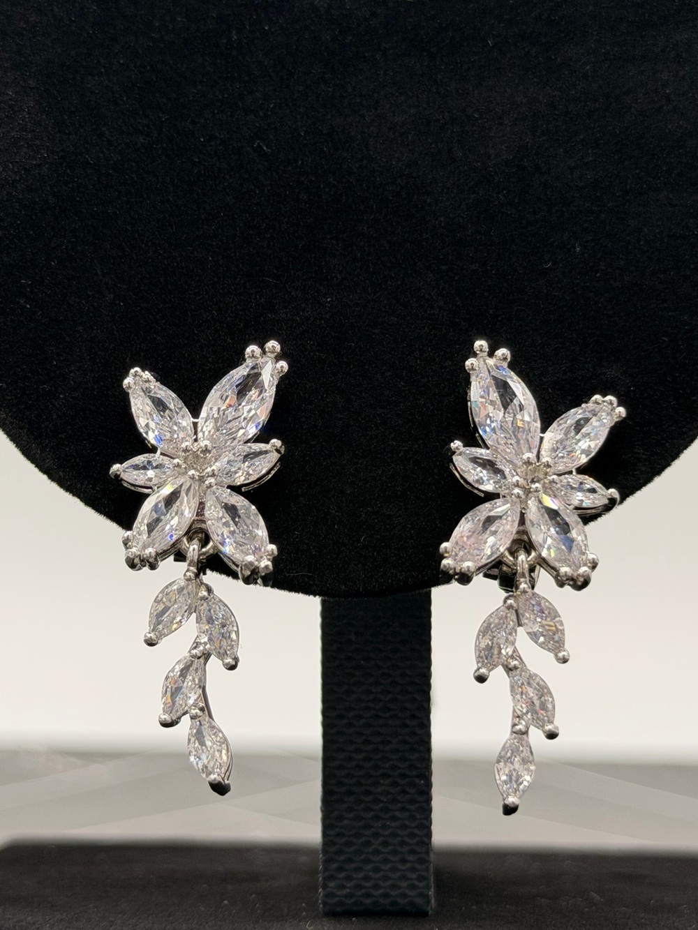 💎 Crystal Marquise Flower & Vine Clip-On Dangle Earrings